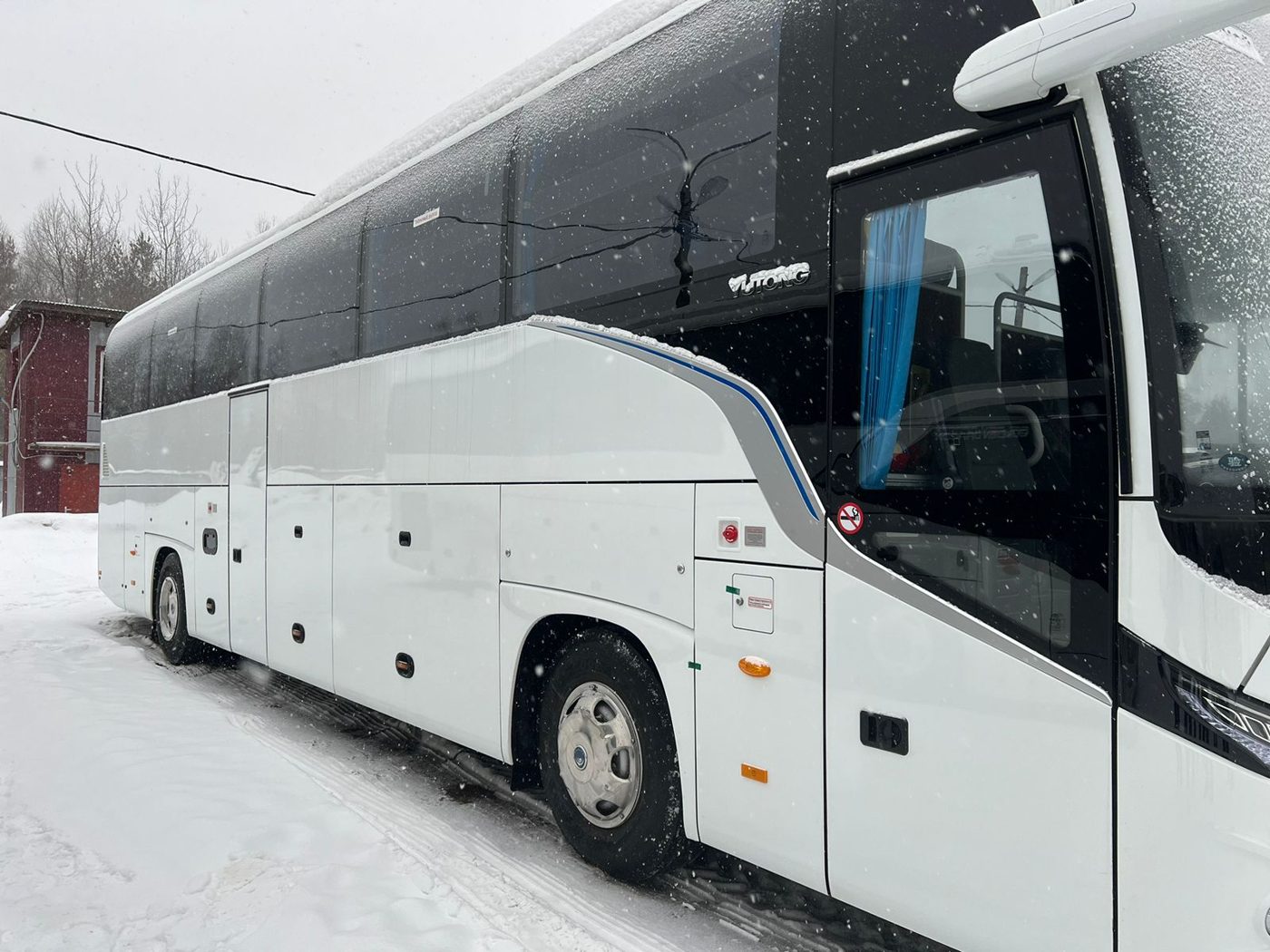 Наш автобус на зимнем туре